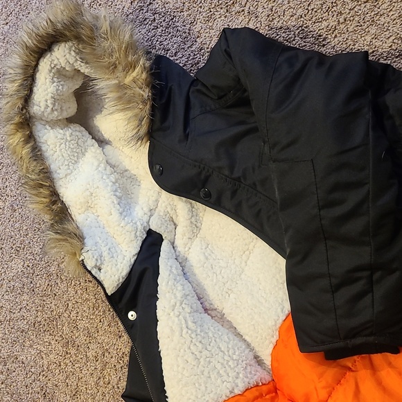 Children's Place Black parka size 5/6 - Picture 3 of 4